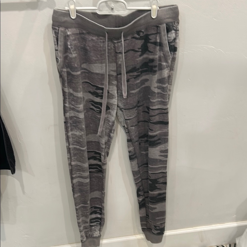 Z Supply Gray Camouflage Joggers